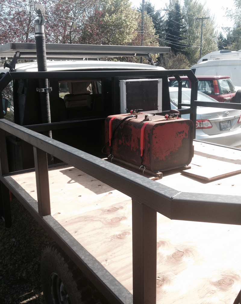 Illustration for article titled These Shade-Tree Mechanics Know How To Make A Real Range Rover Pickup